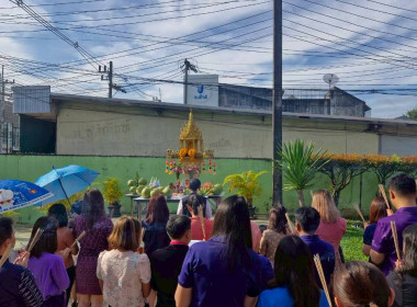 พิธีสักการะสิ่งศักดิ์สิทธิ์ไหว้ศาลพระภูมิเจ้าที่ สำนักงานสหกรณ์จังหวัดเชียงราย ... พารามิเตอร์รูปภาพ 1